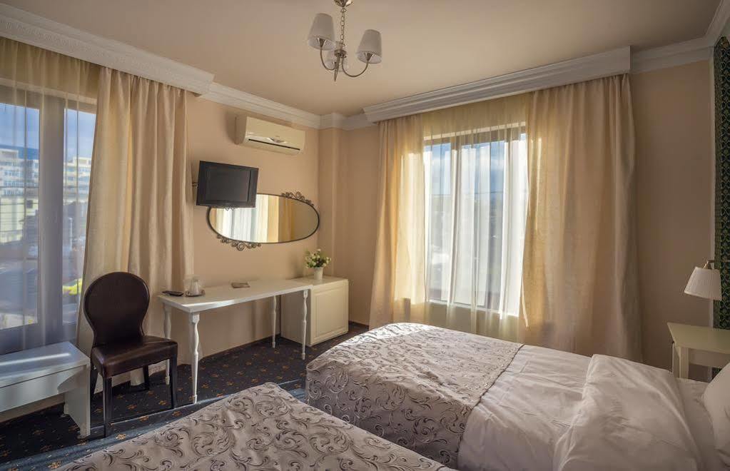 Hotel Eden Iasi Exterior photo